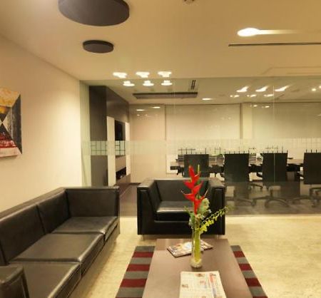 24 Tech Hotel Bangalore Luaran gambar