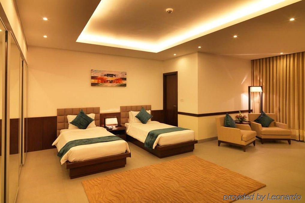 24 Tech Hotel Bangalore Luaran gambar