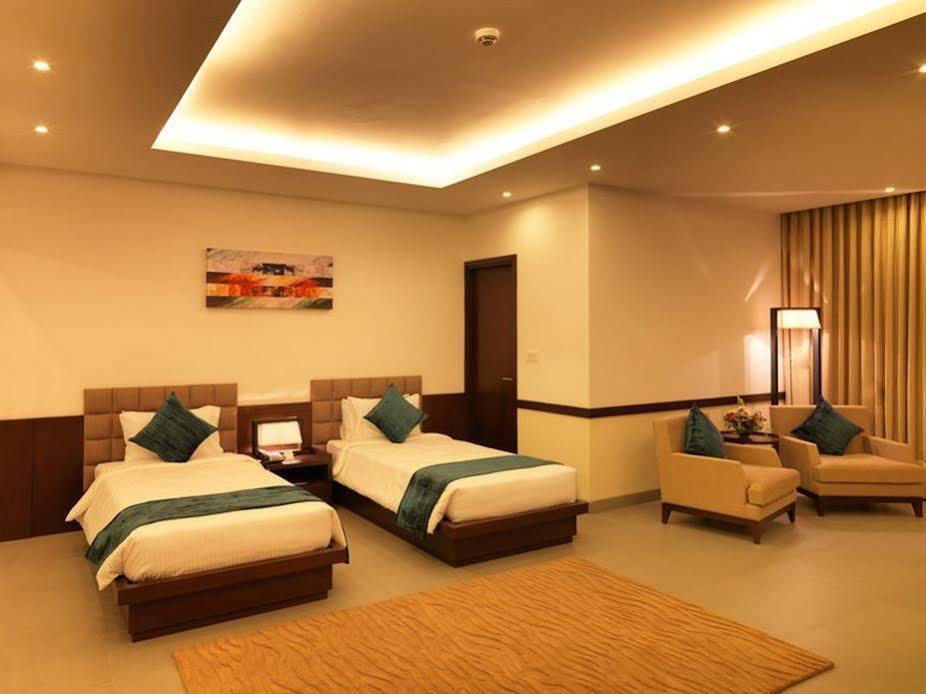 24 Tech Hotel Bangalore Luaran gambar