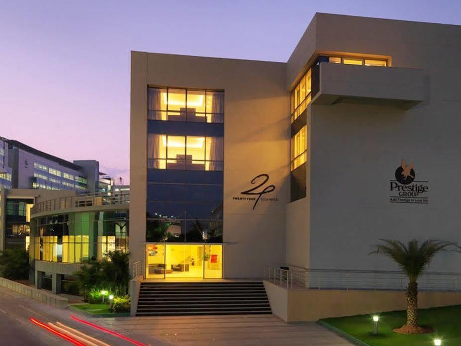 24 Tech Hotel Bangalore Luaran gambar